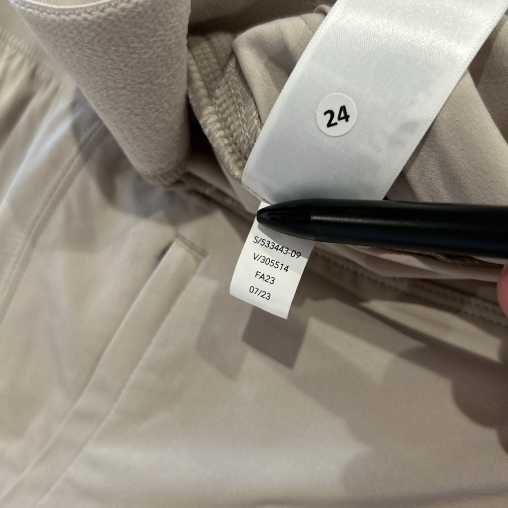 ATHLETA Womens Joggers 14 Beige Brooklyn Heights Travel Stretch Zip NWT Pull On - Picture 8 of 8